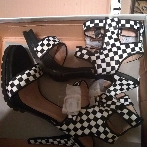 Shoes - Picture 4 of 4